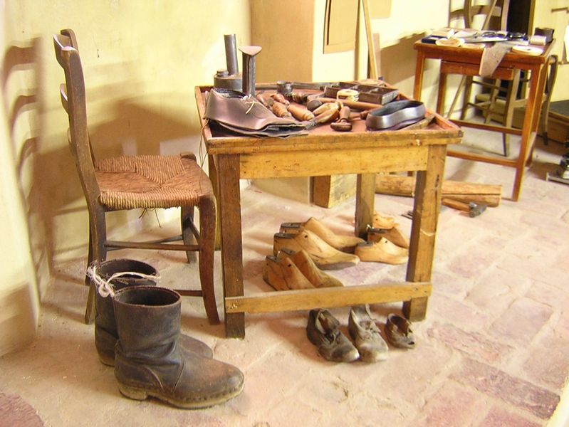 Sezione "L'esperienza del saper fare. Falegname, bottaio, calzolaio, sarto, maniscalco"